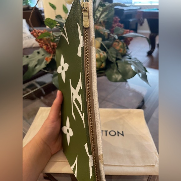 Louis Vuitton Toiletry 26 - Picture 5 of 8